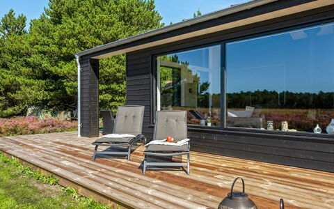 Tea - 2.7Km from the Sea: Arbuste, Design Urbain, Couverture De Sol, Brique, Appartement, Biens, Brickwork, Balcon, Aménagement Paysager