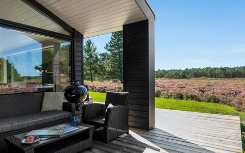 Tea - 2.7Km from the Sea: Arbuste, Design Urbain, Couverture De Sol, Brique, Appartement, Biens, Brickwork, Balcon, Aménagement Paysager