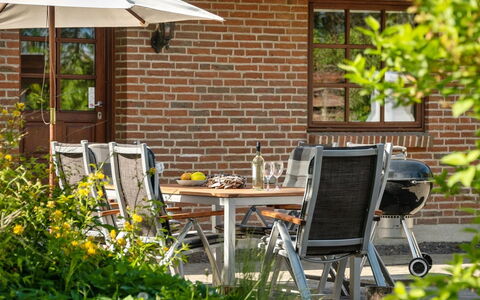 Iiro - 2.5Km from the Sea: Meubles, Chaise, Mobilier De Jardin, Table, Tableau De Plein Air, Table Cuisine Et Salle A Manger, Jardin, Patio, Cour, Arrière-Cour
