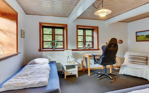 Iiro - 2.5Km from the Sea: Meubles, Design Intérieur, Bois, Plafond, Chambre, Lit, Sol, Sol, Pièce, Domicile
