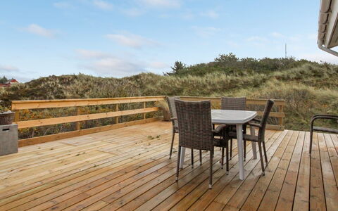 Ami - 200M from the Sea: Bois, Domicile, Porche, Plate-Forme, Dur, Toit, Tache De Bois, Parquet, Eco Hôtel