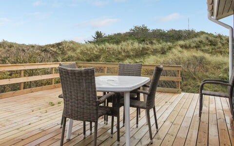 Ami - 200M from the Sea: Bois, Domicile, Porche, Plate-Forme, Dur, Toit, Tache De Bois, Parquet, Eco Hôtel