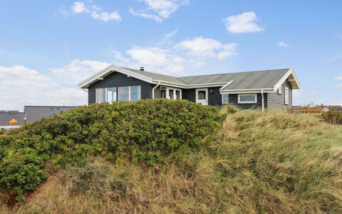 Ami - 200M from the Sea: Bois, Domicile, Porche, Plate-Forme, Dur, Toit, Tache De Bois, Parquet, Eco Hôtel