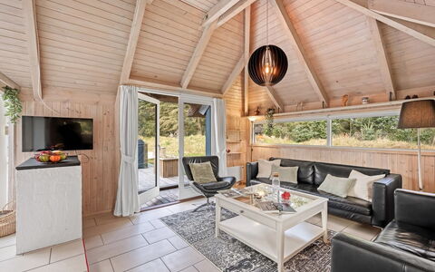 Kenny - 1.2Km from the Sea: Bois, Plafond, Design Intérieur, Domicile, Sol, Salon, Pièce, Sol, Chalet, Canapé