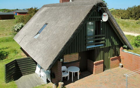 Tofi - 400M from the Sea: Domicile, Chalet, Porche, Dur, Siding, Plate-Forme, Ombre, Planche, Biens, Batiments Jardin