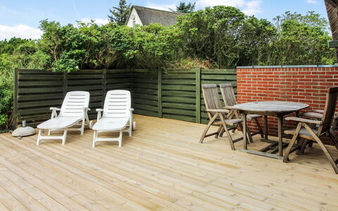 Tofi - 400M from the Sea: Domicile, Chalet, Porche, Dur, Siding, Plate-Forme, Ombre, Planche, Biens, Batiments Jardin