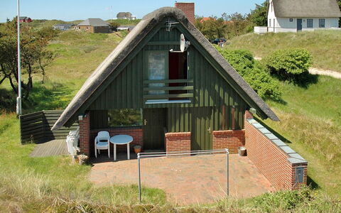 Tofi - 400M from the Sea: Domicile, Chalet, Porche, Dur, Siding, Plate-Forme, Ombre, Planche, Biens, Batiments Jardin