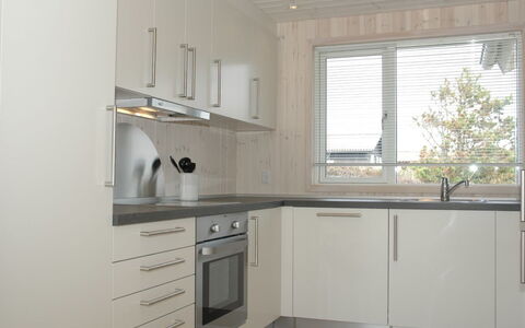 Tero - 450M from the Sea: Toit, Maison, Domicile, Chalet, Siding, Biens, Allée, Batiments Jardin, Cour, Cabanon
