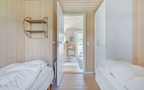 Asvalde - 150M from the Sea: Bois, Chambre, Sol, Sol, Design Intérieur, Plafond, Lit, Tache De Bois, Dur, Cadre De Lit