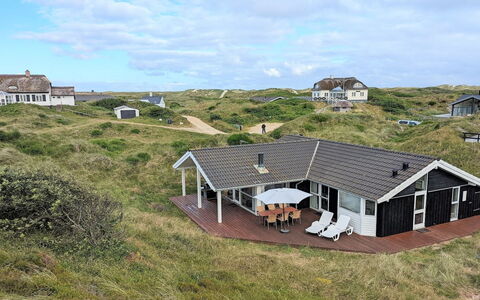 Asvalde - 150M from the Sea: Domicile, Chalet, Porche, Dur, Siding, Plate-Forme, Ombre, Planche, Biens, Batiments Jardin
