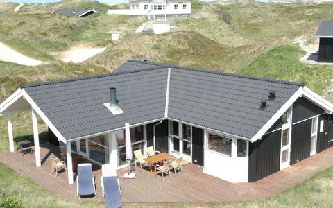 Asvalde - 150M from the Sea: Domicile, Chalet, Porche, Dur, Siding, Plate-Forme, Ombre, Planche, Biens, Batiments Jardin