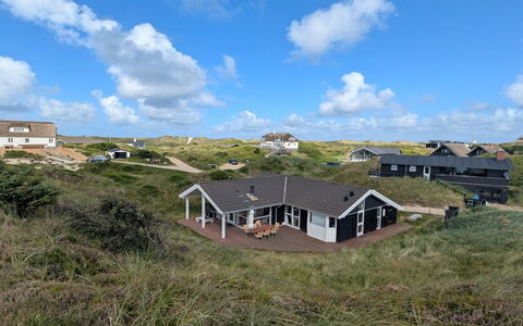 Asvalde - 150M from the Sea: Toit, Maison, Domicile, Chalet, Siding, Biens, Allée, Batiments Jardin, Cour, Cabanon