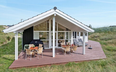 Asvalde - 150M from the Sea: Toit, Maison, Domicile, Chalet, Siding, Biens, Allée, Batiments Jardin, Cour, Cabanon