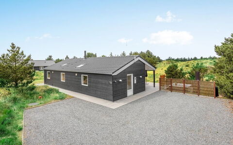 Soili - 1.2Km from the Sea: Toit, Maison, Domicile, Chalet, Porte, Siding, Plate-Forme, Porche, Planche, Dur