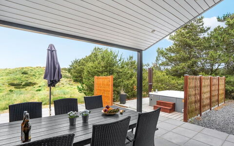 Soili - 1.2Km from the Sea: Toit, Maison, Domicile, Chalet, Porte, Siding, Plate-Forme, Porche, Planche, Dur