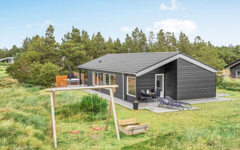 Soili - 1.2Km from the Sea: Toit, Maison, Domicile, Chalet, Porte, Siding, Plate-Forme, Porche, Planche, Dur
