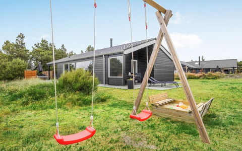 Soili - 1.2Km from the Sea: Toit, Maison, Domicile, Chalet, Porte, Siding, Plate-Forme, Porche, Planche, Dur