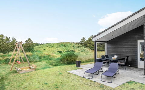 Soili - 1.2Km from the Sea: Toit, Maison, Domicile, Chalet, Porte, Siding, Plate-Forme, Porche, Planche, Dur