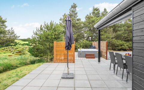 Soili - 1.2Km from the Sea: Toit, Maison, Domicile, Chalet, Porte, Siding, Plate-Forme, Porche, Planche, Dur