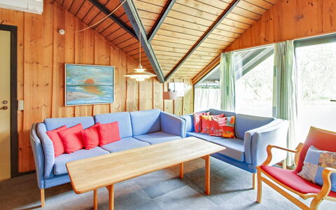 Anka - 2Km from the Sea: Végétation, Arbuste, Printemps, Chalet, Jardin, Ombre, Arrière-Cour, Cour, Chaise