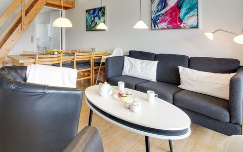Thoni - 200M from the Sea: Toit, Chalet, Domicile, Ombre, Siding, Ferme, Porche, Structure En Plein Air, Batiments Jardin