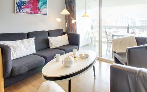 Thoni - 200M from the Sea: Toit, Chalet, Domicile, Ombre, Siding, Ferme, Porche, Structure En Plein Air, Batiments Jardin