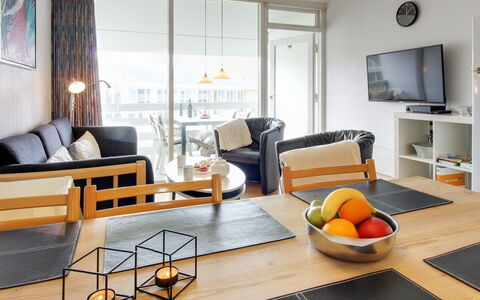 Thoni - 200M from the Sea: Toit, Chalet, Domicile, Ombre, Siding, Ferme, Porche, Structure En Plein Air, Batiments Jardin