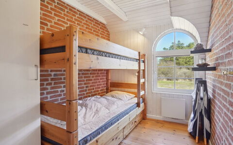 Pasi - 1.2Km from the Sea: Bois, Lit Superposé, Sol, Chambre, Tache De Bois, Plafond, Appartement, Dur, Lit, Dortoir