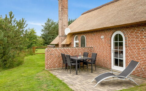 Pasi - 1.2Km from the Sea: Toit, Chalet, Brique, Ferme, Brickwork, Jardin, Biens, À Déchaumer, Aménagement Paysager, Cour