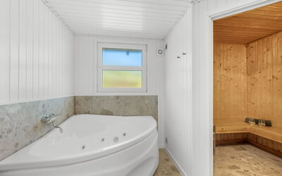 Midja - 800M from the Sea