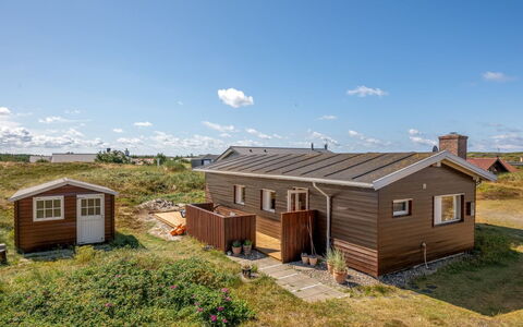 Evelin - from the Sea: Herbe, Toit, Maison, Chalet, Domicile, Zone Rurale, Architecture, Lot Terre, Plaine, Établissements Humains