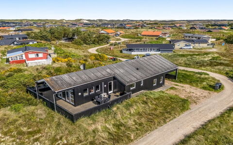 Temjana - from the Sea: Maison, Toit, Domicile, Chalet, Cabanon, Batiments Jardin, Siding, Cour, Cabane En Rondins, Cabane
