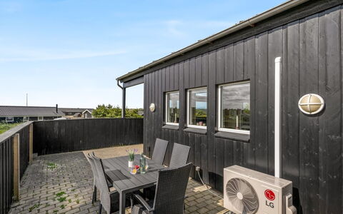 Temjana - from the Sea: Maison, Toit, Domicile, Chalet, Cabanon, Batiments Jardin, Siding, Cour, Cabane En Rondins, Cabane