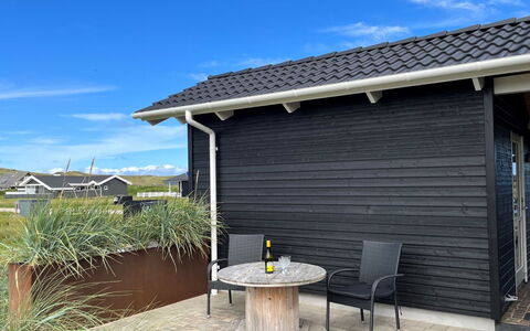 Sochyeta - 150M from the Sea: Toit, Maison, Domicile, Chalet, Siding, Biens, Allée, Batiments Jardin, Cour, Cabanon
