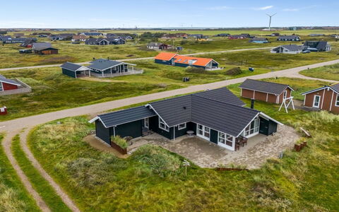 Sochyeta - 150M from the Sea: Toit, Maison, Domicile, Chalet, Siding, Biens, Allée, Batiments Jardin, Cour, Cabanon