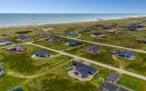 Sochyeta - 150M from the Sea: Toit, Maison, Domicile, Chalet, Siding, Biens, Allée, Batiments Jardin, Cour, Cabanon