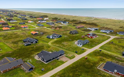 Sochyeta - 150M from the Sea: Toit, Maison, Domicile, Chalet, Siding, Biens, Allée, Batiments Jardin, Cour, Cabanon