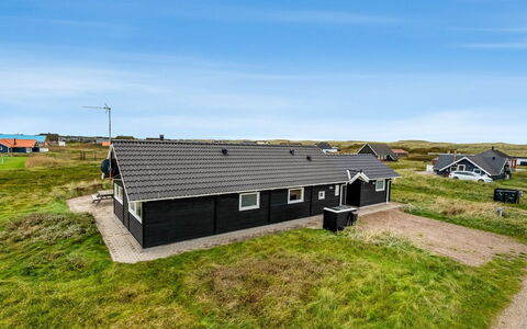 Sochyeta - 150M from the Sea: Toit, Maison, Domicile, Chalet, Siding, Biens, Allée, Batiments Jardin, Cour, Cabanon