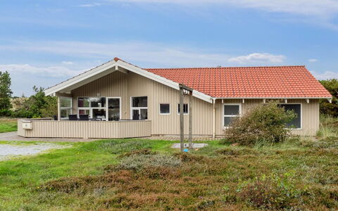 Zoya - 900M from the Sea: Toit, Maison, Domicile, Chalet, Siding, Biens, Allée, Batiments Jardin, Cour, Cabanon