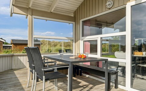 Zoya - 900M from the Sea: Toit, Maison, Domicile, Chalet, Siding, Biens, Allée, Batiments Jardin, Cour, Cabanon