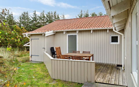 Zoya - 900M from the Sea: Toit, Maison, Domicile, Chalet, Siding, Biens, Allée, Batiments Jardin, Cour, Cabanon