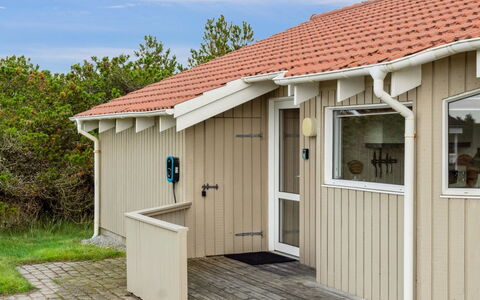 Zoya - 900M from the Sea: Toit, Maison, Domicile, Chalet, Siding, Biens, Allée, Batiments Jardin, Cour, Cabanon