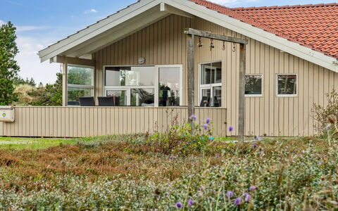 Zoya - 900M from the Sea: Toit, Maison, Domicile, Chalet, Siding, Biens, Allée, Batiments Jardin, Cour, Cabanon