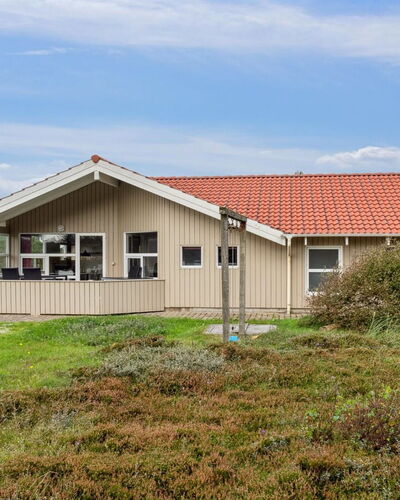 Zoya - 900M from the Sea