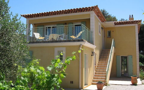 Lou Mazet: Propriété, Maison, Bâtiment, Immobilier, Domicile, Façade, Architecture, Biens, Zone Résidentielle, Chalet