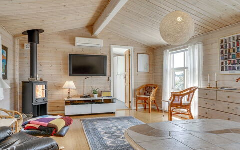 Stener - 250M from the Sea: Meubles, Bois, Design Intérieur, Plafond, Sol, Sol, Luminaire, Salon, Pièce, Domicile