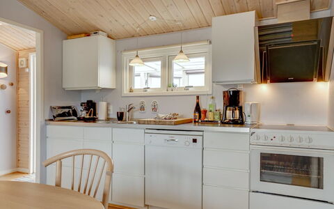 Stener - 250M from the Sea: Cuisine, Appareil De Cuisine, Comptoir, Bois, Principaux Appliance, Sol, Design Intérieur, Meubles, Plafond, Cabinetry