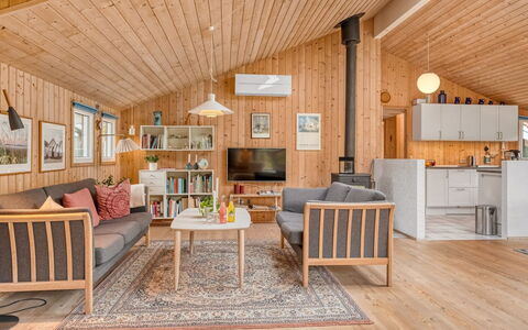 Heggi - 900M from the Sea: Bois, Plafond, Design Intérieur, Sol, Meubles, Sol, Domicile, Parquet, Pièce, Salon