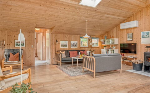 Heggi - 900M from the Sea: Bois, Plafond, Design Intérieur, Sol, Meubles, Domicile, Parquet, Sol, Pièce, Salon