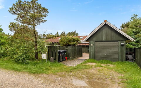 Heggi - 900M from the Sea: Arbuste, Maison, Domicile, Toit, Lot Terre, Chalet, Zone Rurale, Jardin, Allée, Ombre